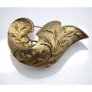 Sarah Coventry Gold Tone Leaf Brooch Pin Textured Design Elegant Nature